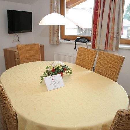 Charming Apartment In Uderns With Balcony エクステリア 写真