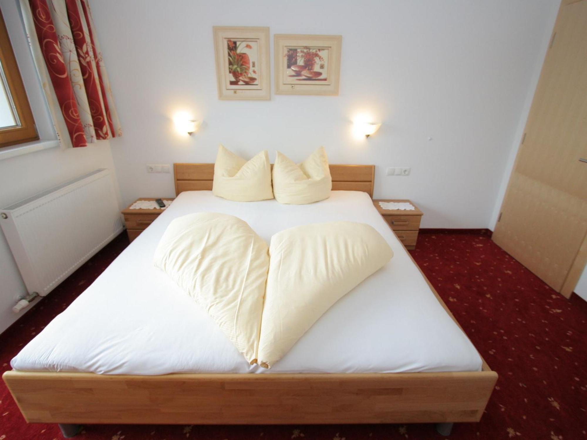 Charming Apartment In Uderns With Balcony エクステリア 写真