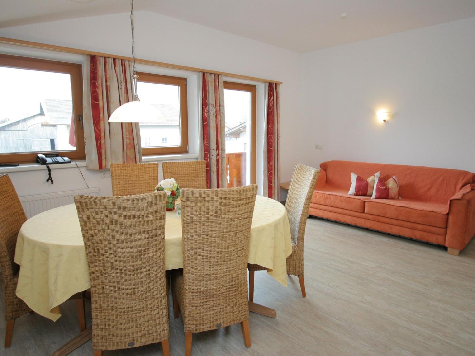 Charming Apartment In Uderns With Balcony エクステリア 写真