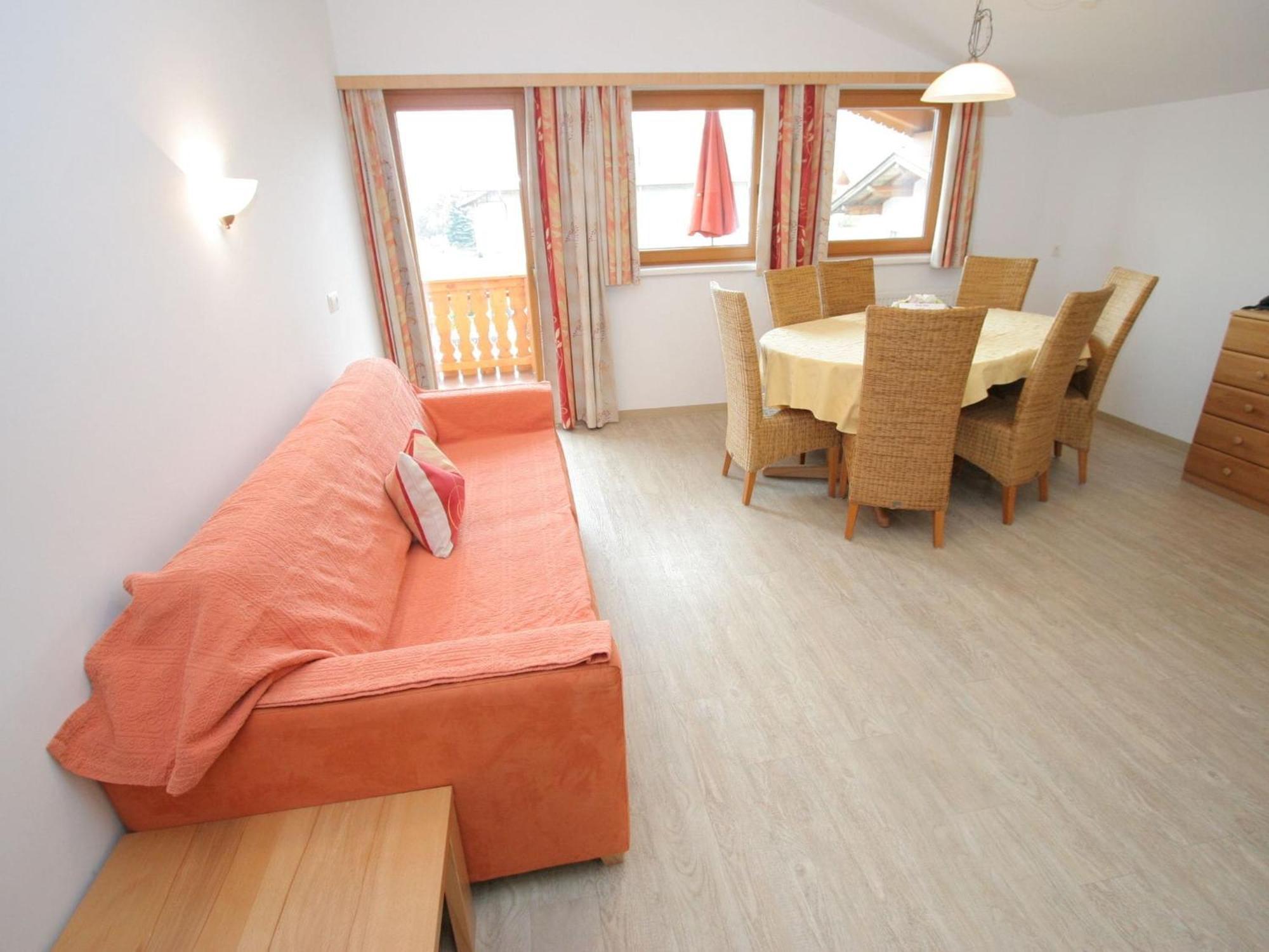 Charming Apartment In Uderns With Balcony エクステリア 写真