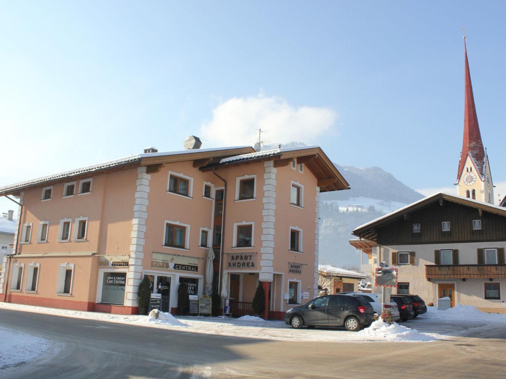 Charming Apartment In Uderns With Balcony エクステリア 写真
