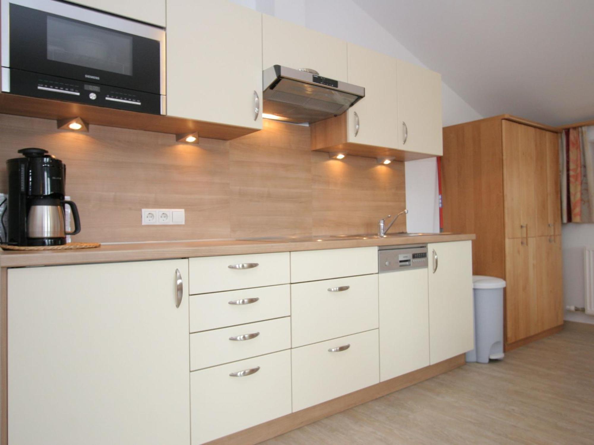 Charming Apartment In Uderns With Balcony エクステリア 写真