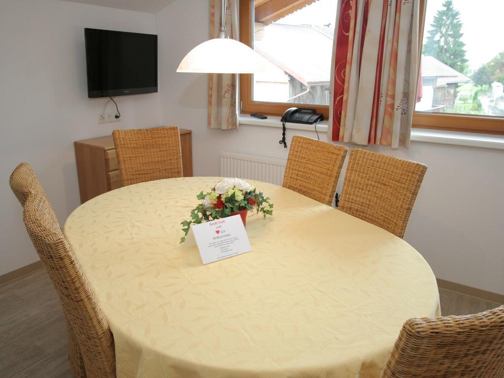 Charming Apartment In Uderns With Balcony エクステリア 写真